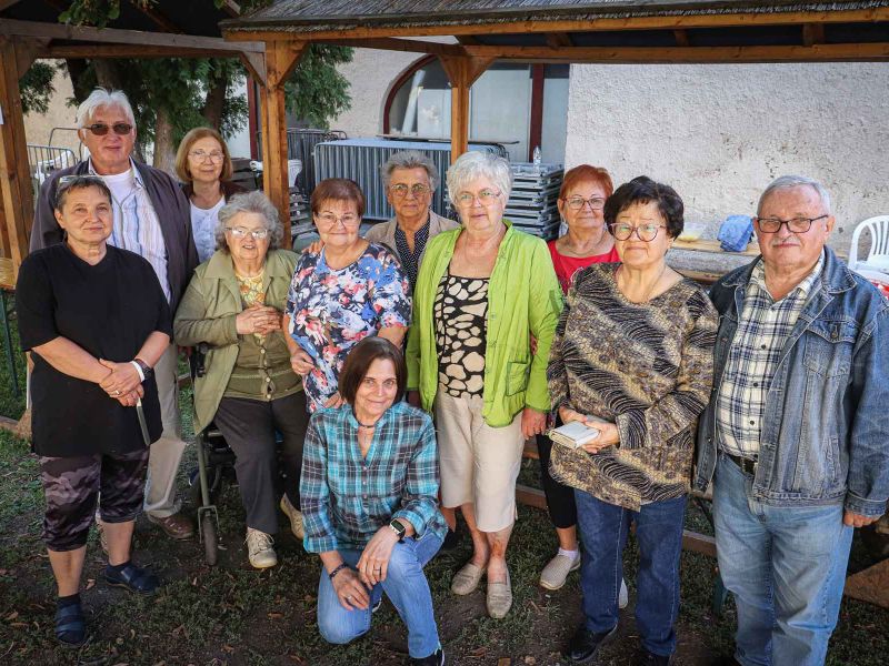 Az Öreg a Nénikéd Nyugdíjas Klub főzőcsapata