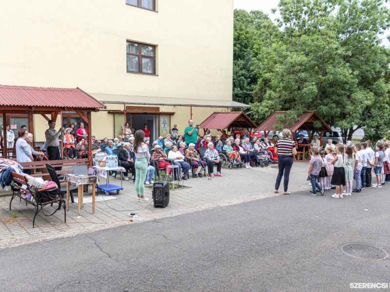 Megható pillanatokban volt részük azoknak, akik részt vettek a május 7-én megtartott anyák napi ünne