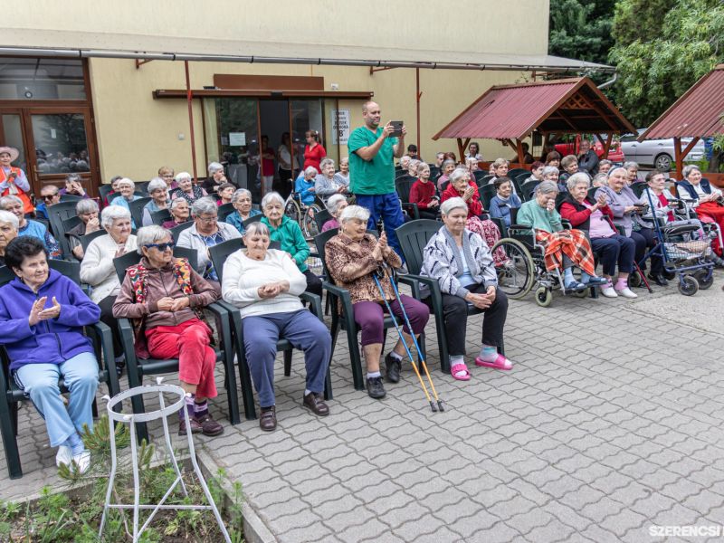 Megható pillanatokban volt részük azoknak, akik részt vettek a május 7-én megtartott anyák napi ünne