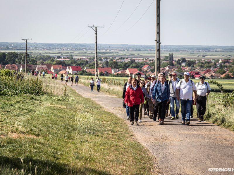 A szerencsi Sziget Alapítvány immáron 21. alkalommal szervezett május 11-én emléktúrát, a fiatalon e