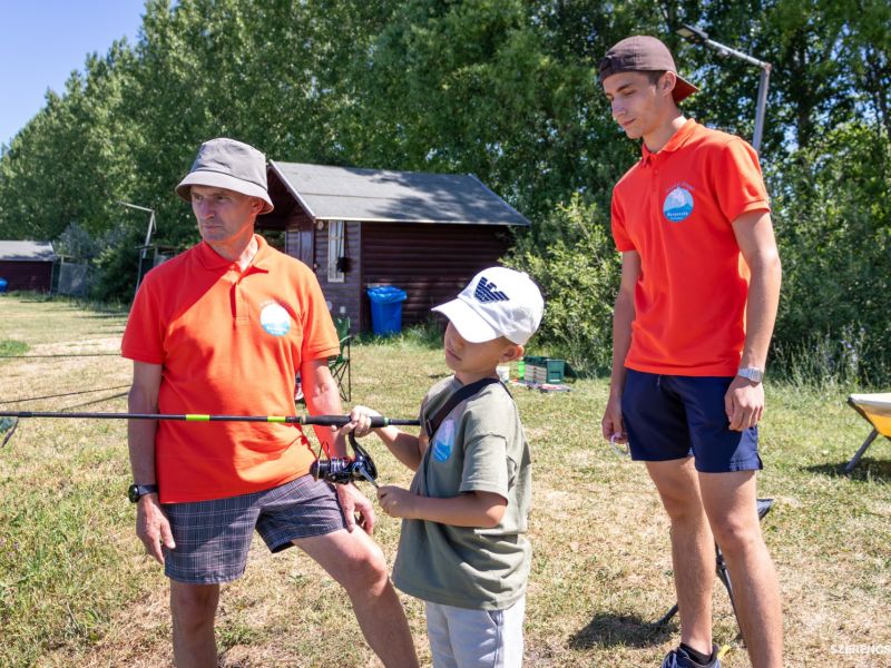 Ezen a héten ismét fiatal horgászok népesítették be az Árpád-hegyi horgásztó partját, ahol megrendez