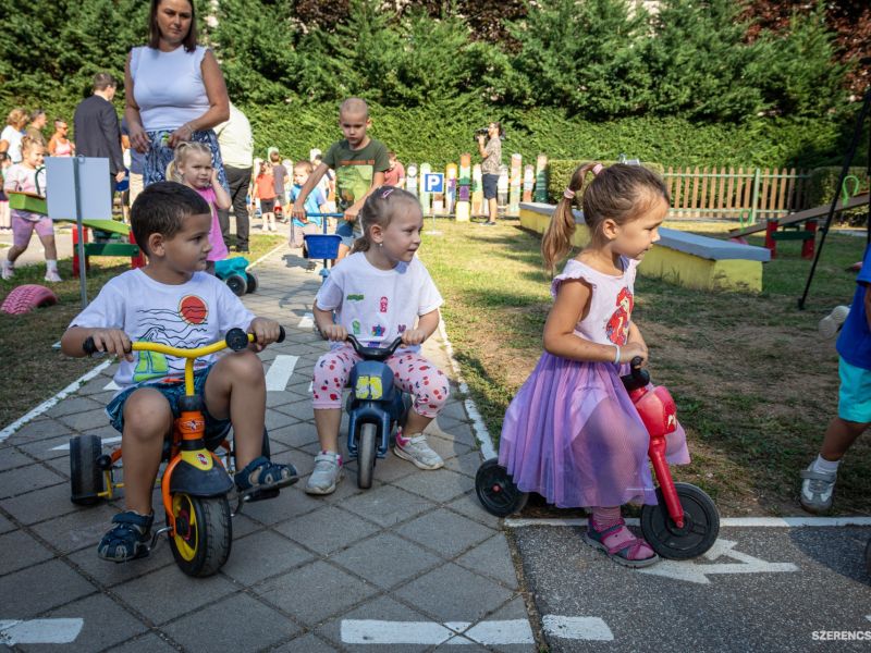 A korszerűsítés széleskörű társadalmi összefogás eredményeként valósult meg, melyben az intézmény al