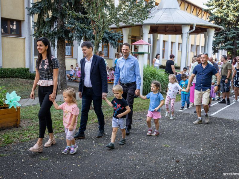 A korszerűsítés széleskörű társadalmi összefogás eredményeként valósult meg, melyben az intézmény al