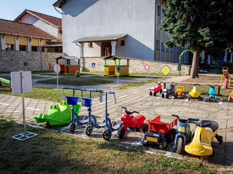 A korszerűsítés széleskörű társadalmi összefogás eredményeként valósult meg, melyben az intézmény al