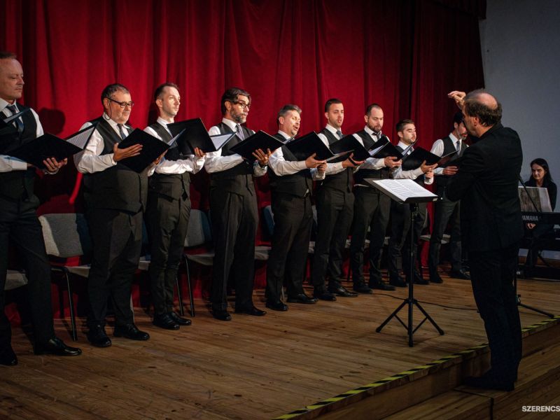 A gregorián dallamoktól Bach fúgáin át a közös kánonéneklésig ívelt az a különleges zenetörténeti ut