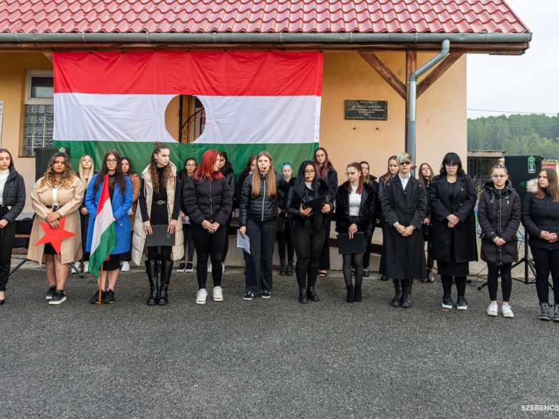 A nemzeti ünnep, október 23-a alkalmából városunkban tegnap, a jövő generációja állt a megemlékezése