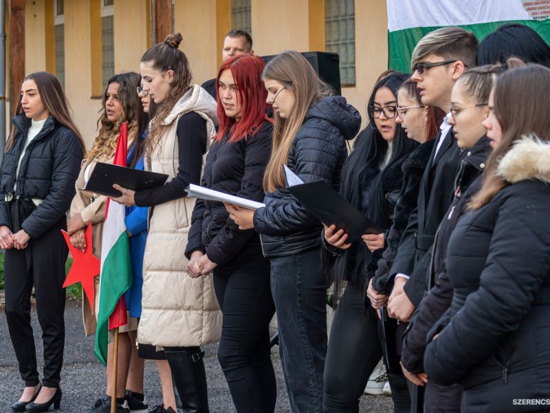 A nemzeti ünnep, október 23-a alkalmából városunkban tegnap, a jövő generációja állt a megemlékezése