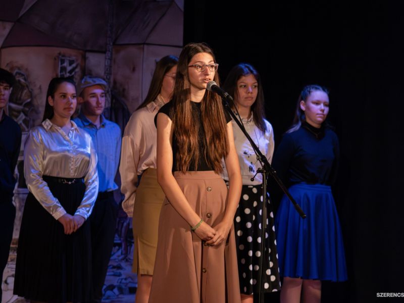 Az 1956-os forradalom és szabadságharcra emlékeztek október 22-én Szerencsen. A reggeli iskolai műso