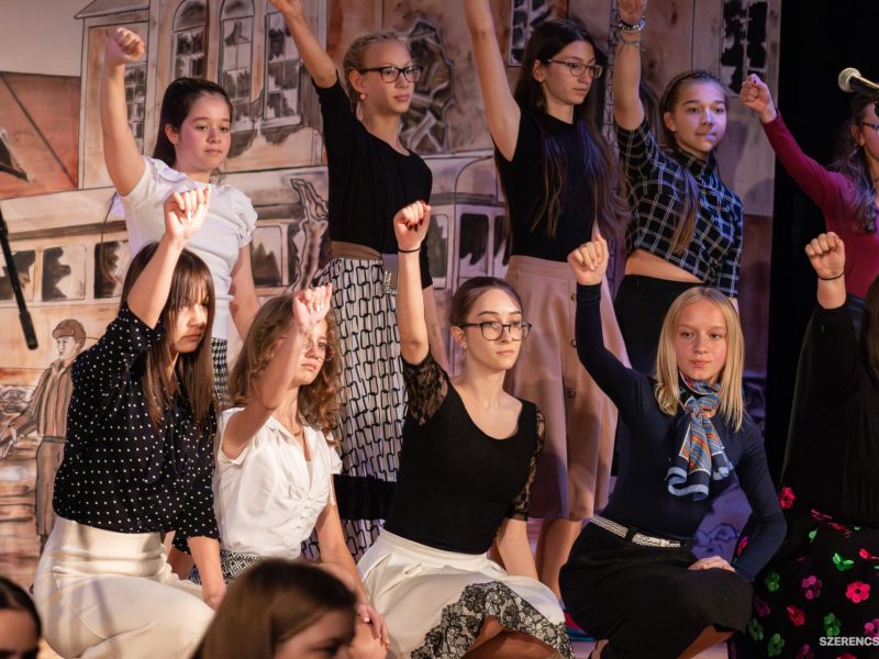 Az 1956-os forradalom és szabadságharcra emlékeztek október 22-én Szerencsen. A reggeli iskolai műso