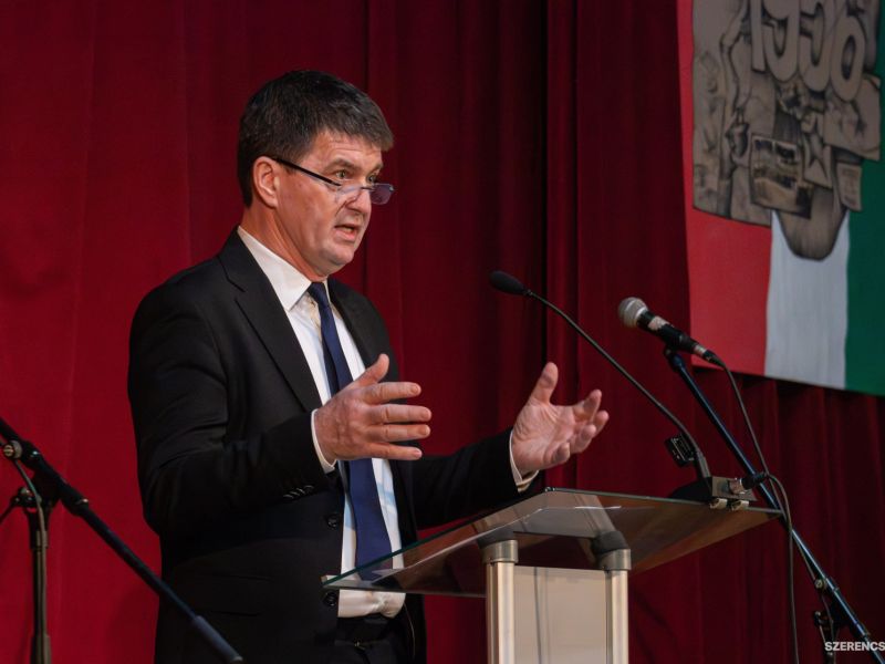 Az 1956-os forradalom és szabadságharcra emlékeztek október 22-én Szerencsen. A reggeli iskolai műso