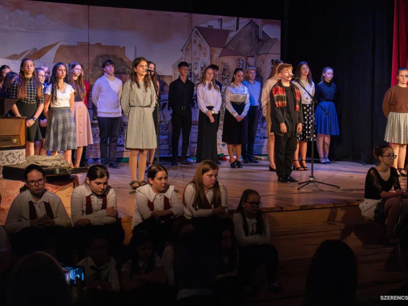 Az 1956-os forradalom és szabadságharcra emlékeztek október 22-én Szerencsen. A reggeli iskolai műso